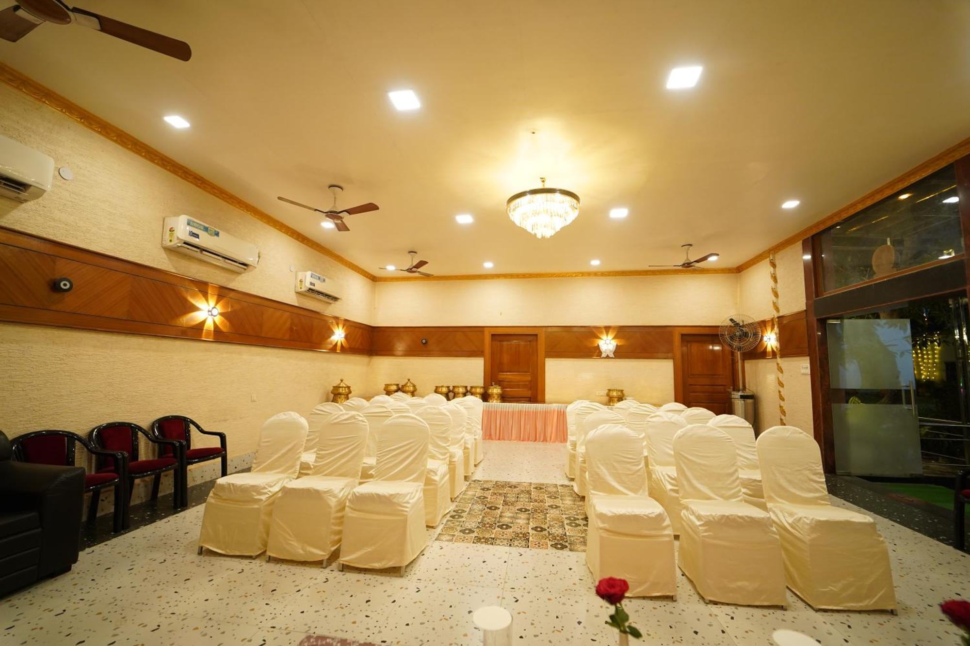 Hotel Ananta Sayana Bhubaneswar Exteriör bild
