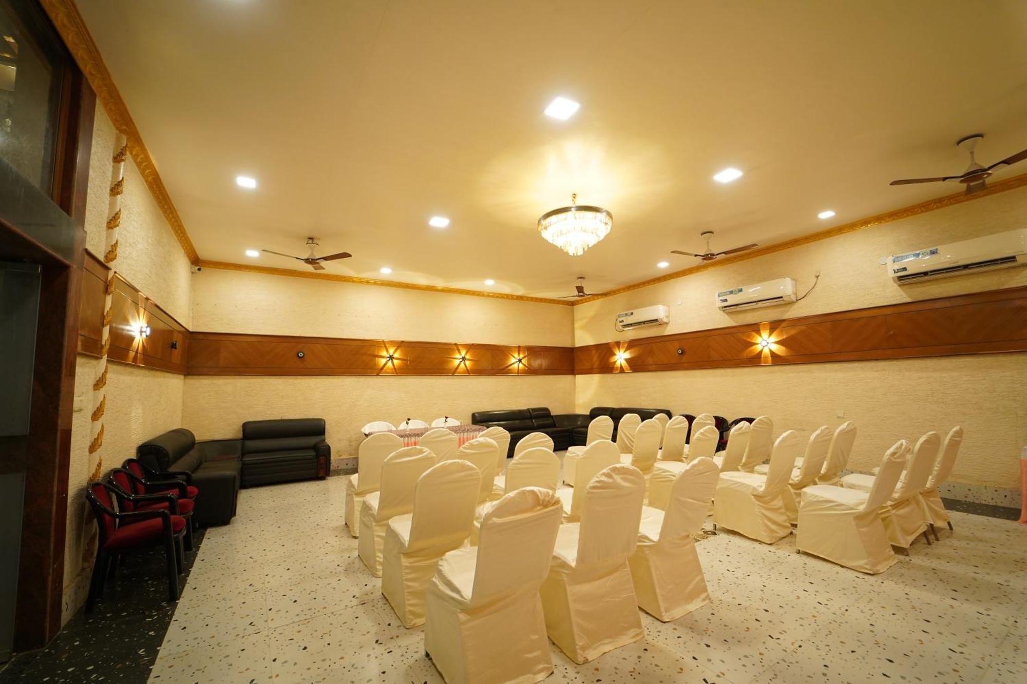 Hotel Ananta Sayana Bhubaneswar Exteriör bild