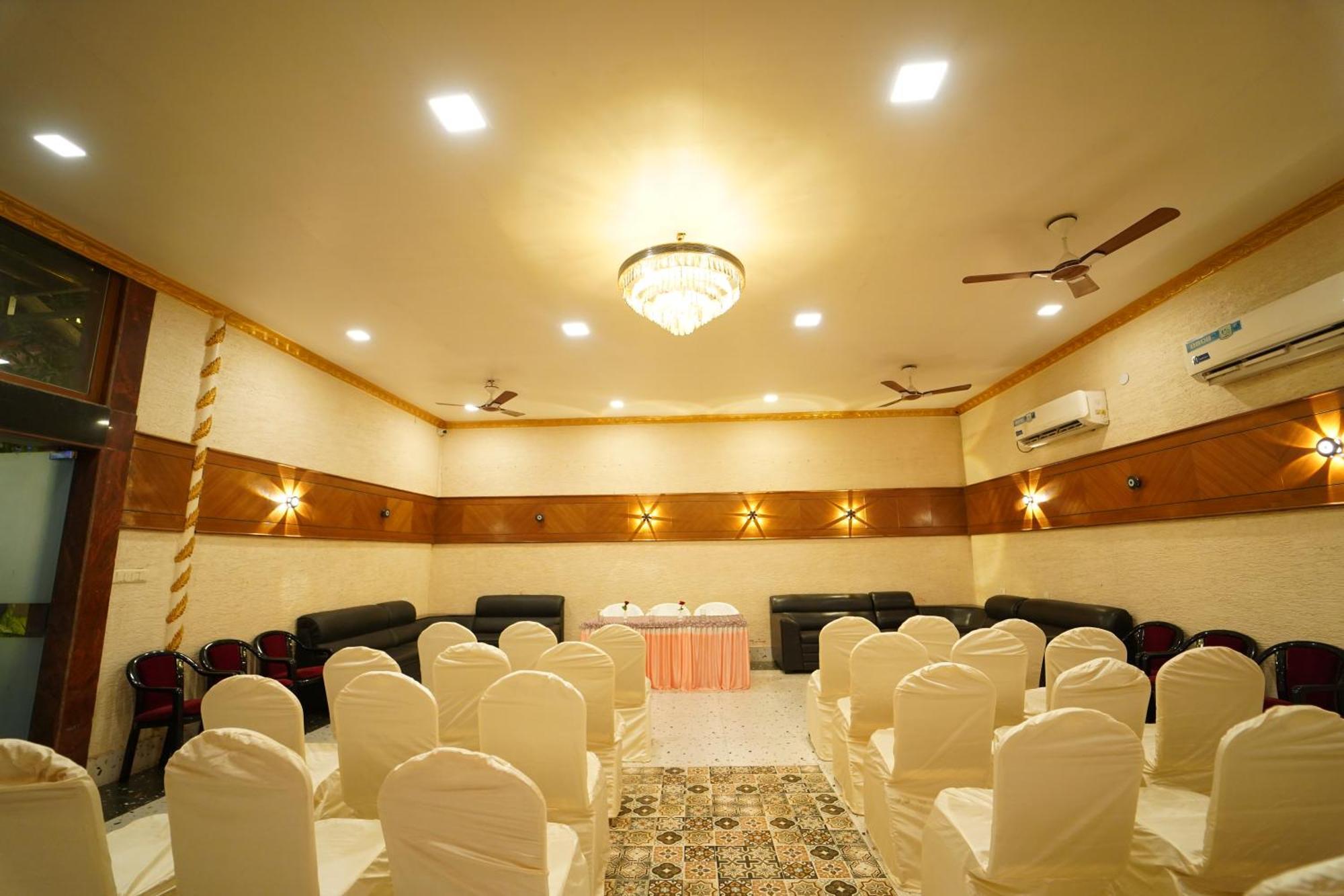 Hotel Ananta Sayana Bhubaneswar Exteriör bild