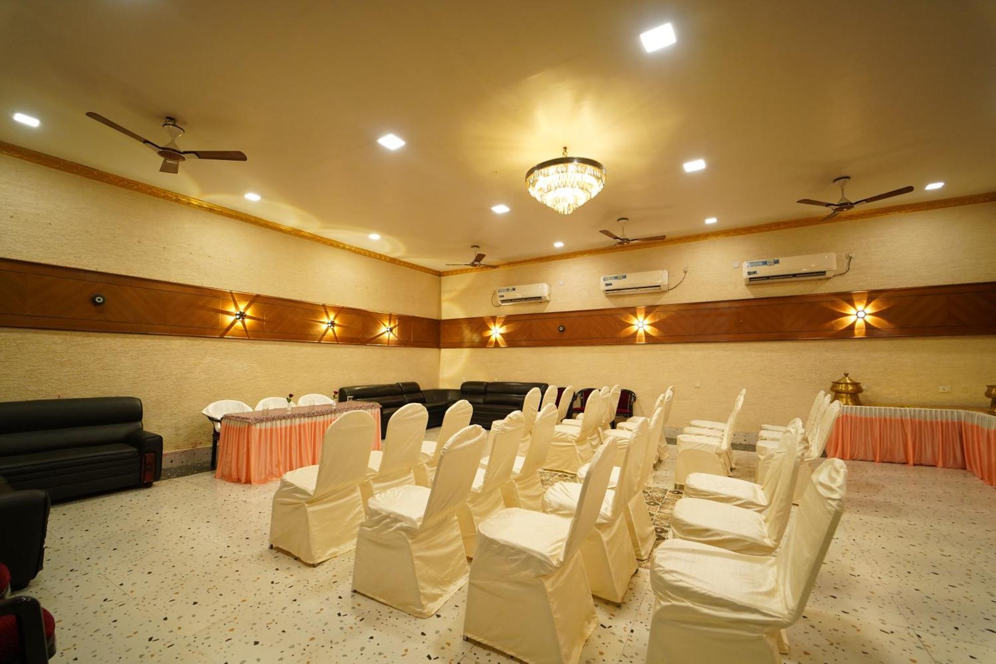 Hotel Ananta Sayana Bhubaneswar Exteriör bild